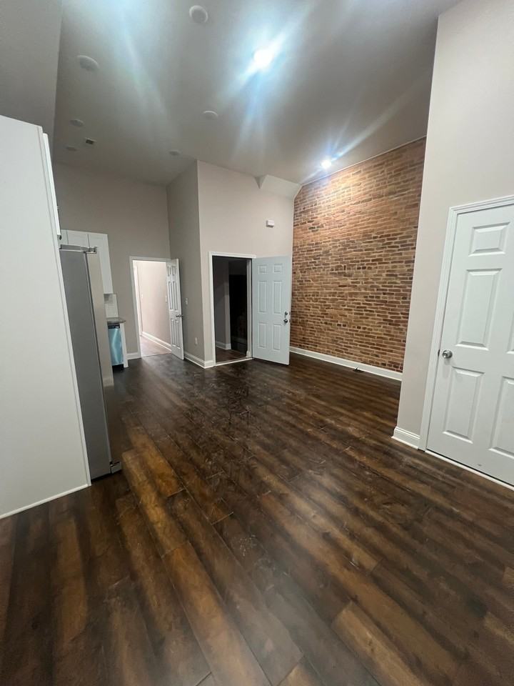 1919 Mcculloh St #2