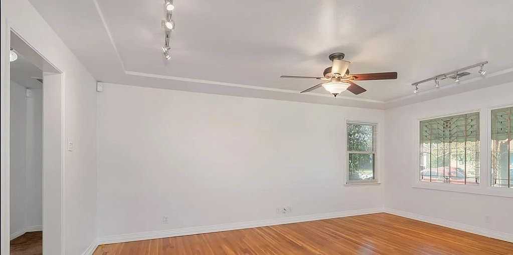 2930 Cedar St - Photo 4 of 11