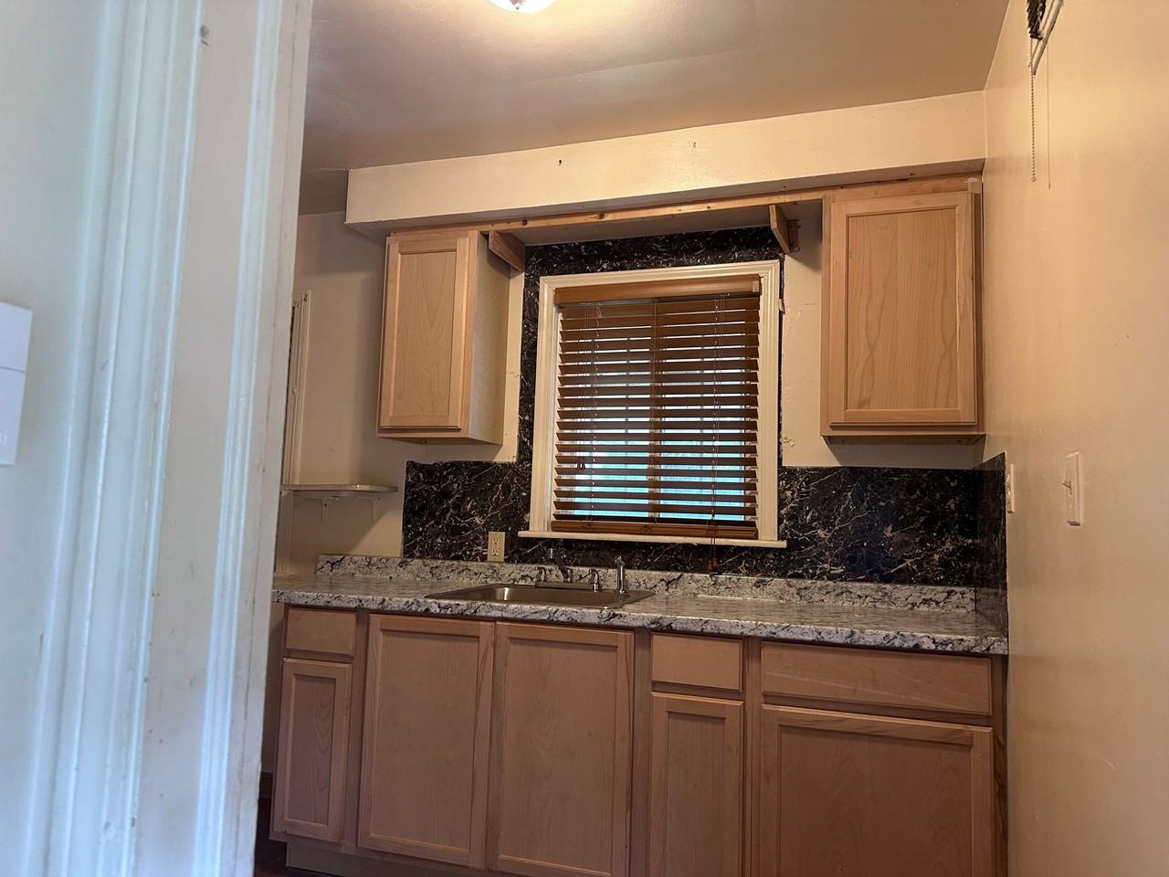 318 E Philadelphia Blvd - Photo 5 of 13