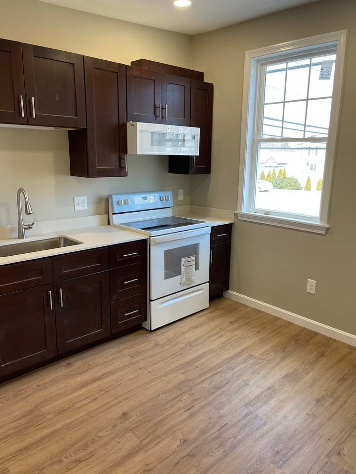 1618 Main St #2 - Photo 3 of 10