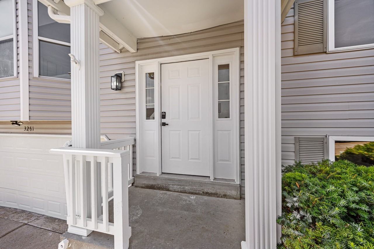 3261 5 Oaks Dr - Photo 2 of 20