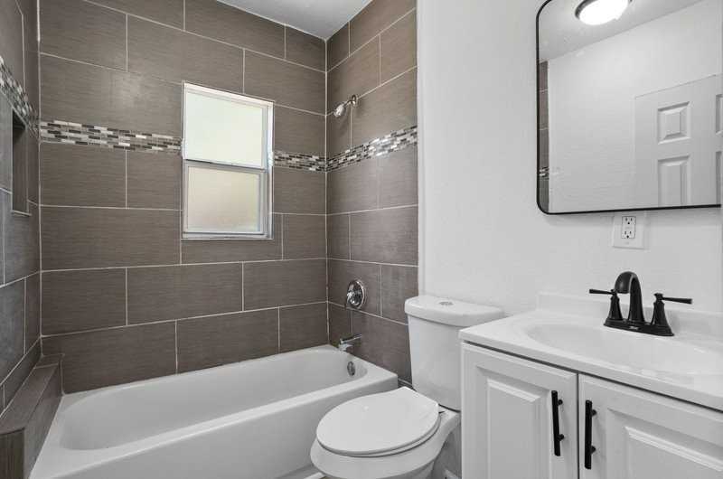 2518 5th St S #C - Photo 5 of 9