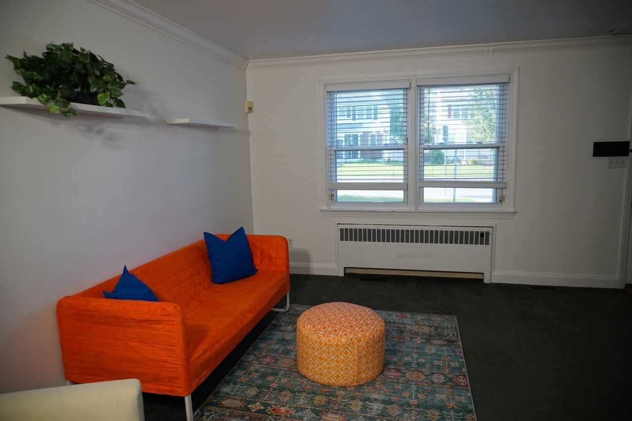 205 Burke Ave - Photo 4 of 20
