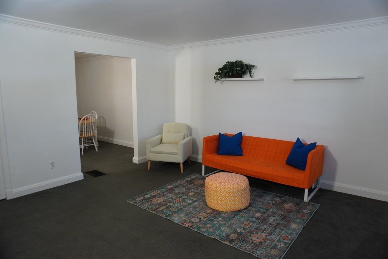 205 Burke Ave - Photo 5 of 20