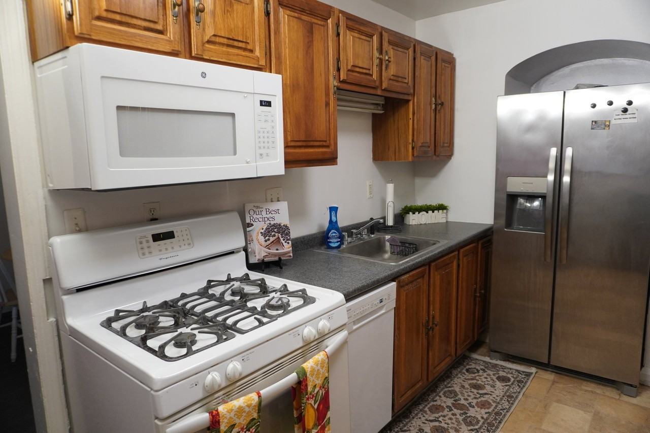 205 Burke Ave - Photo 7 of 20