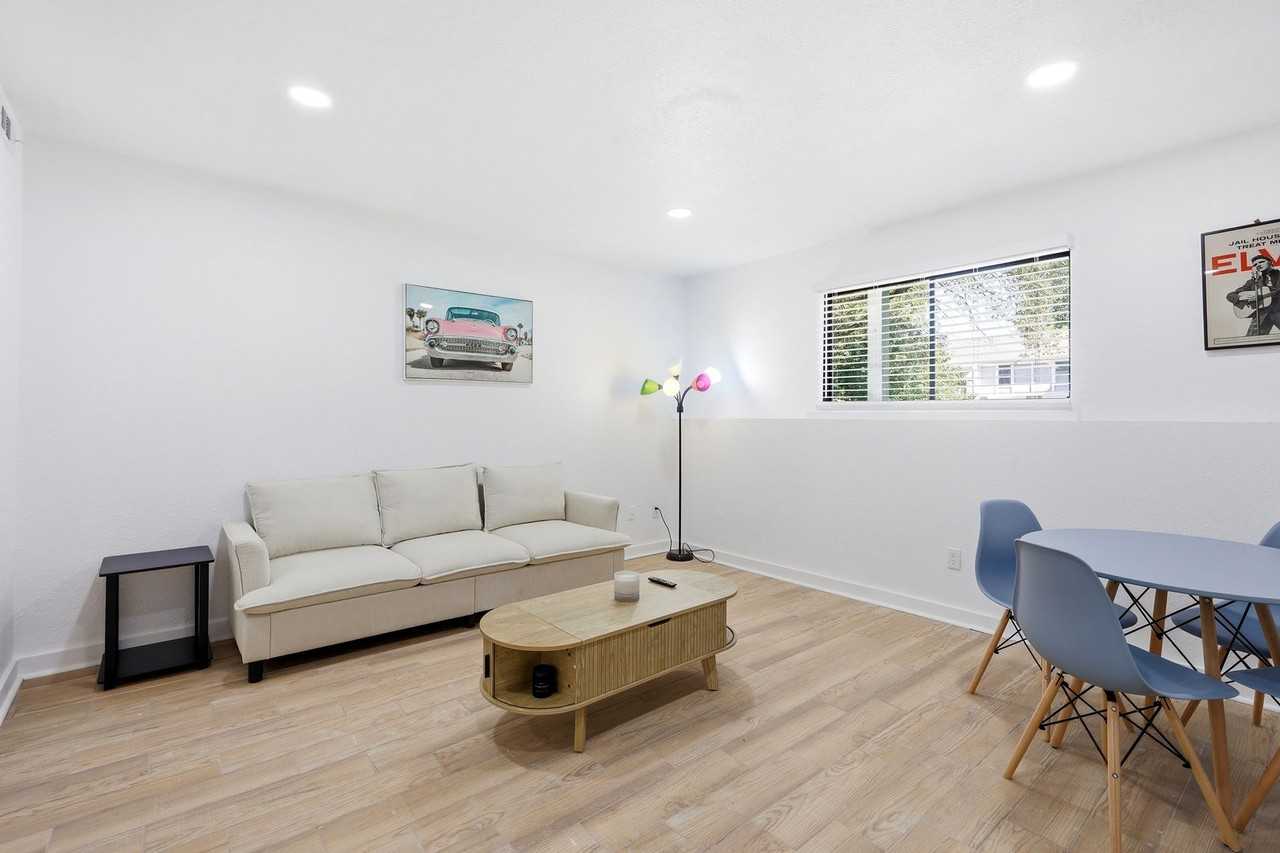 Hampton Court Apartments - Photo 5 of 23