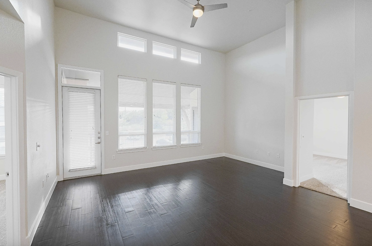 3810 North Quinlan Park Road - Photo 4 of 31