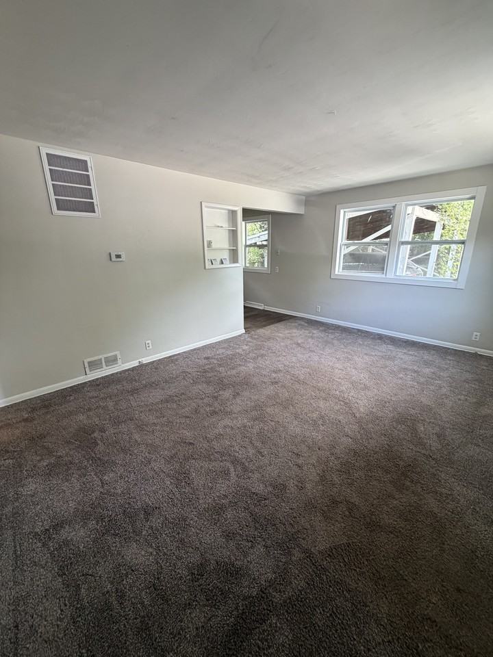 2114 Ferrol St #2118 - Photo 5 of 14