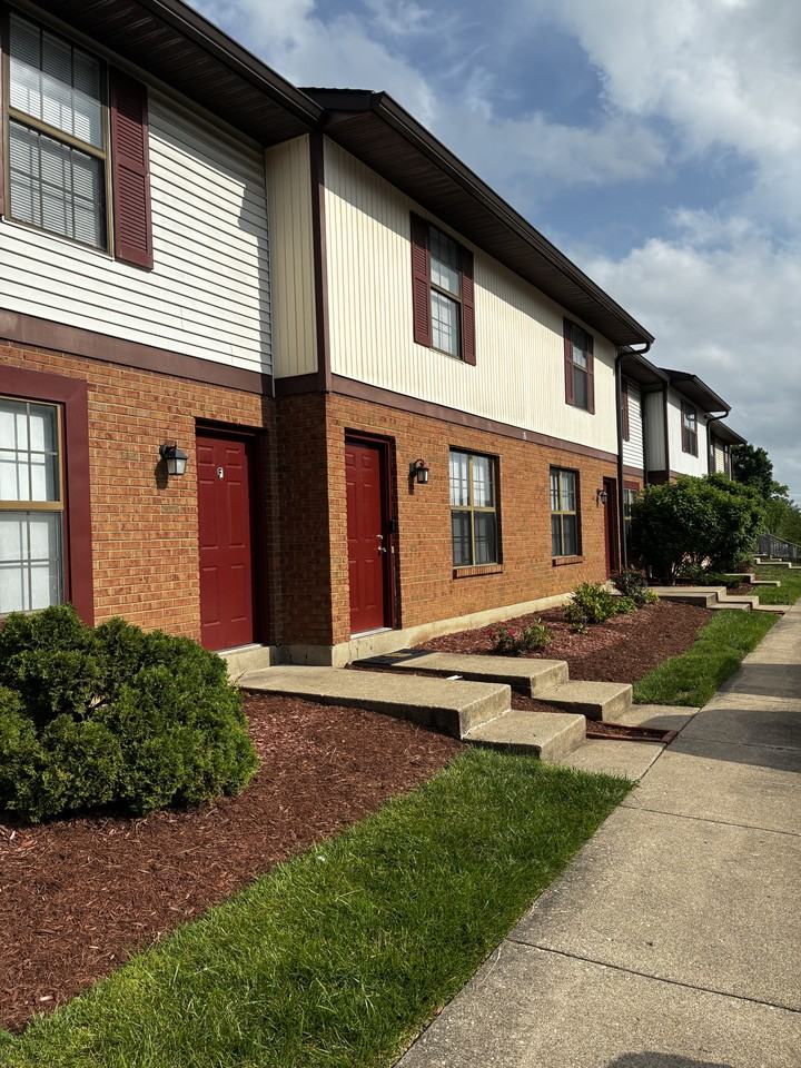 724 Ohio Pike #E