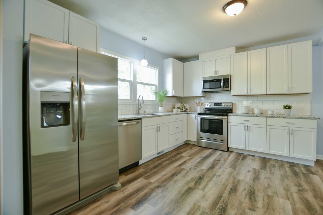 100 E 38th St #NA - Photo 4 of 28
