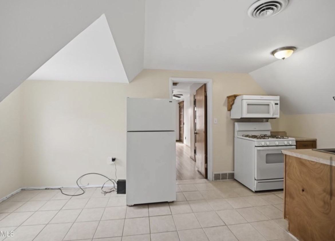 288 Morton Ave #3 - Photo 5 of 7