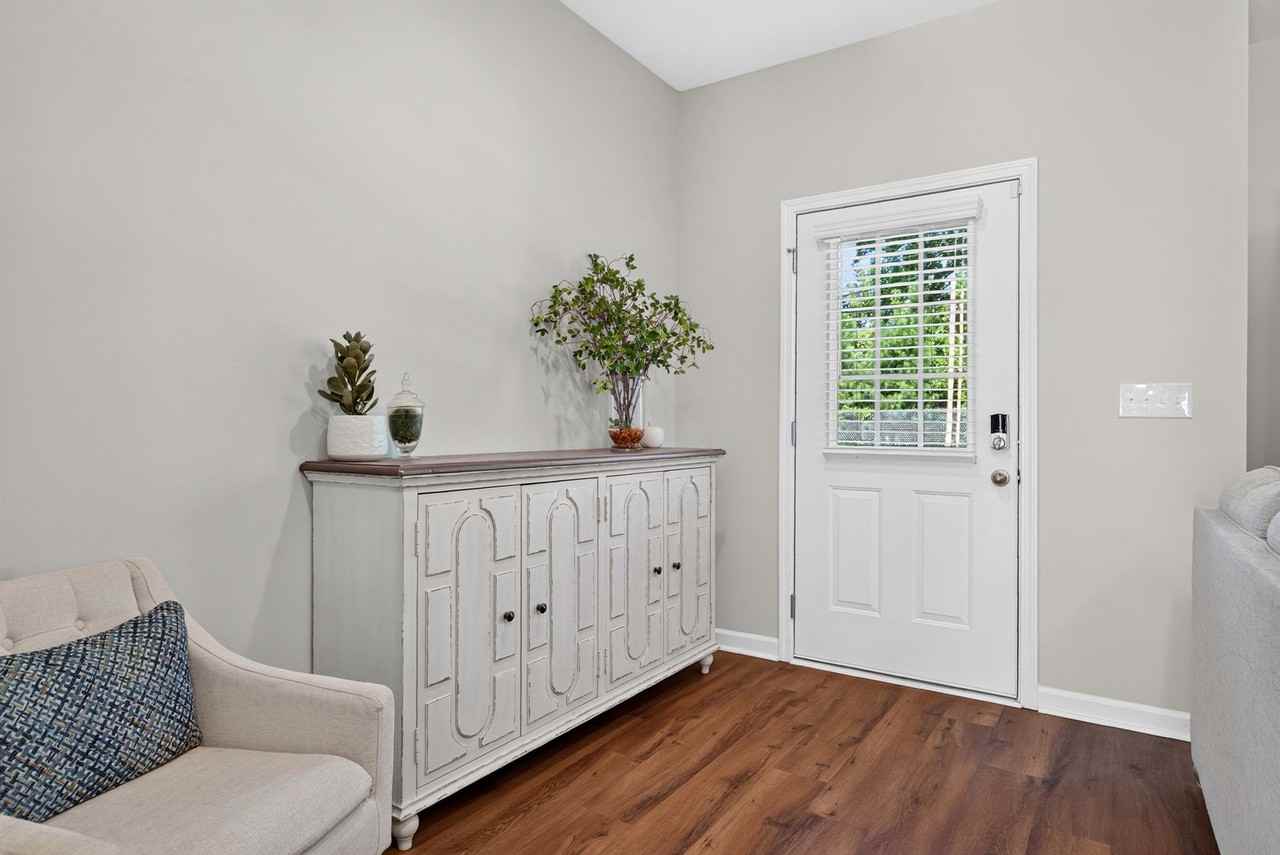 1015 Hayden St Nw - Photo 4 of 30