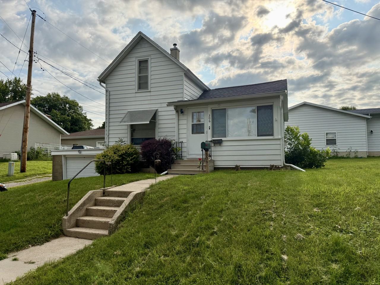 306 Commercial Street - Photo 2 of 19