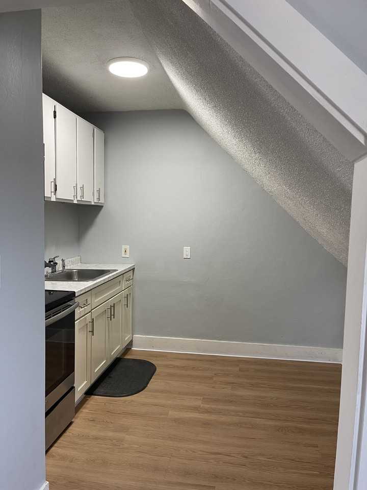 31 John St #3 - Photo 5 of 9