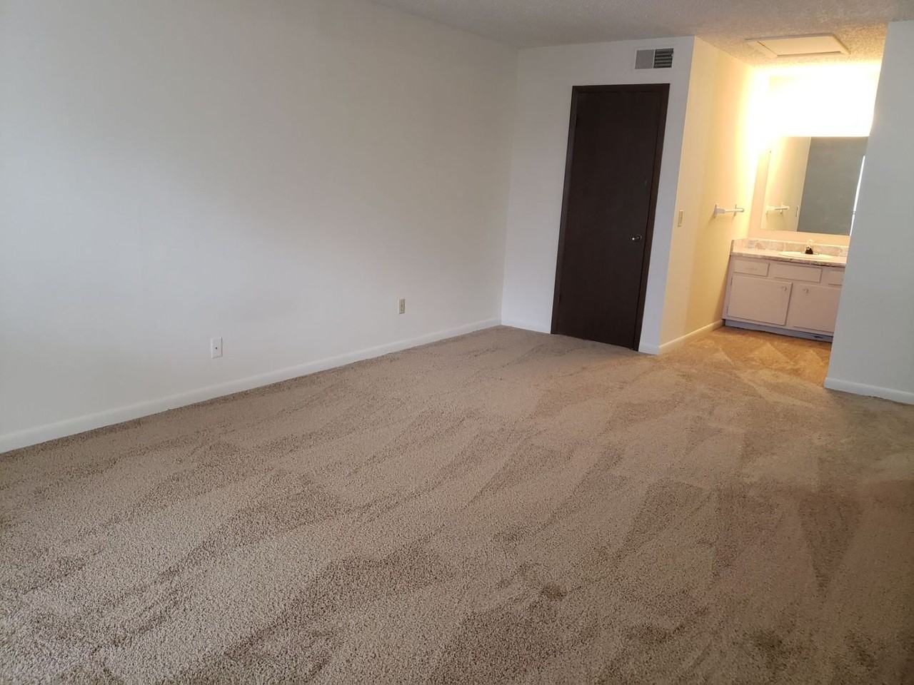 206 Yelton Ct - Photo 3 of 7