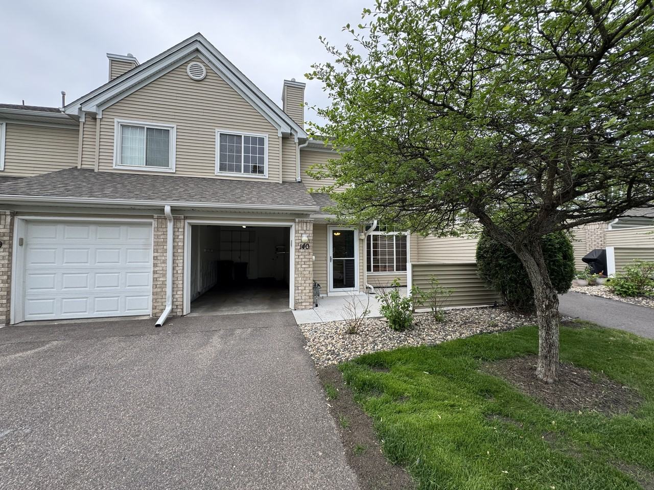 2200 Ranchview Ln N #140