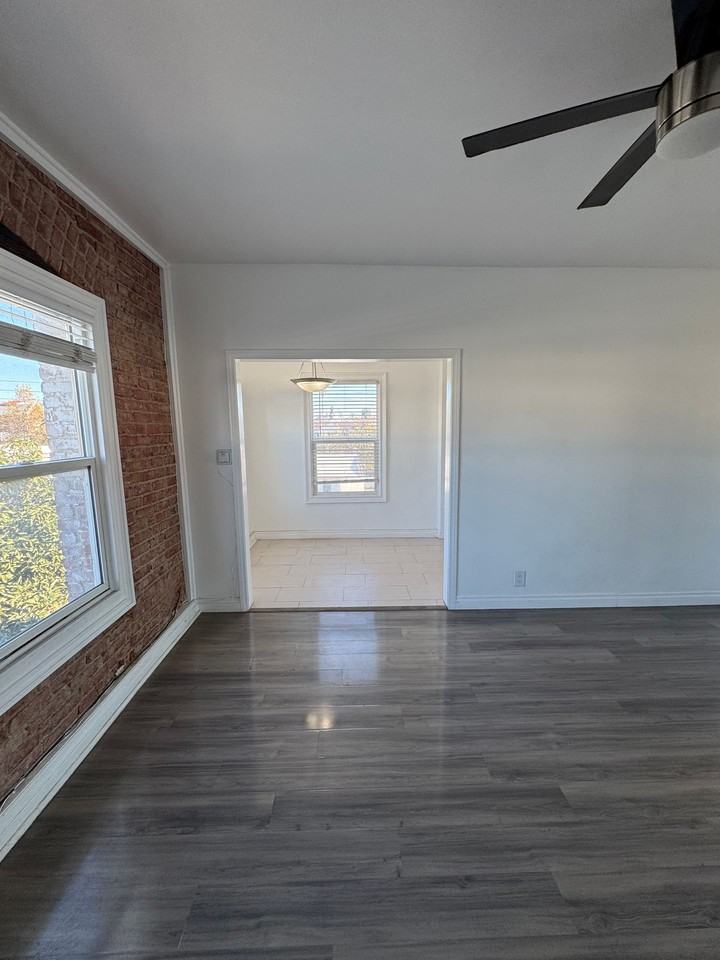 250 S Kenmore Ave - Photo 2 of 15