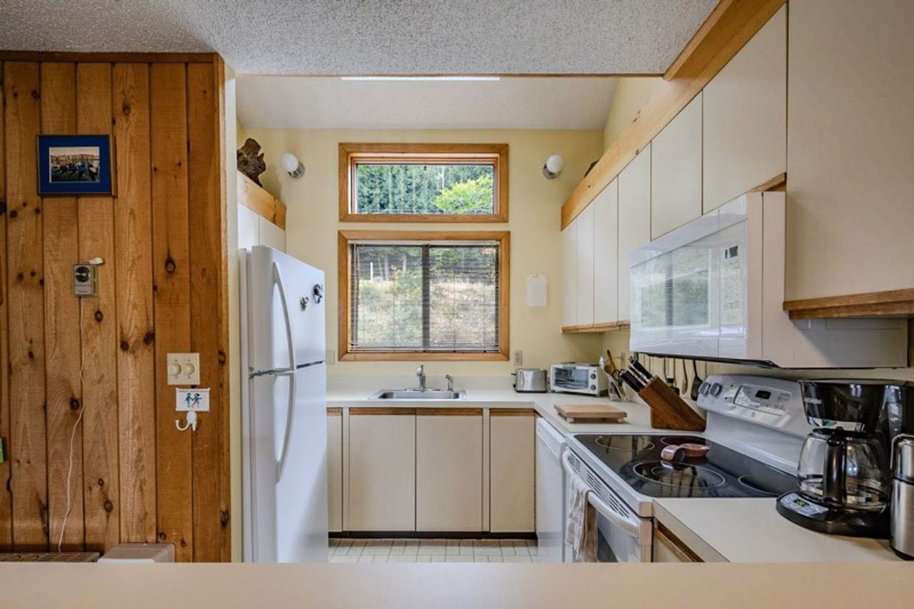 135 Snowood Dr - Photo 2 of 11