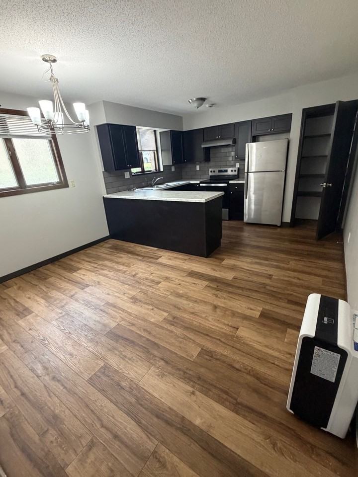 426 Commodore Dr #426 - Photo 2 of 15