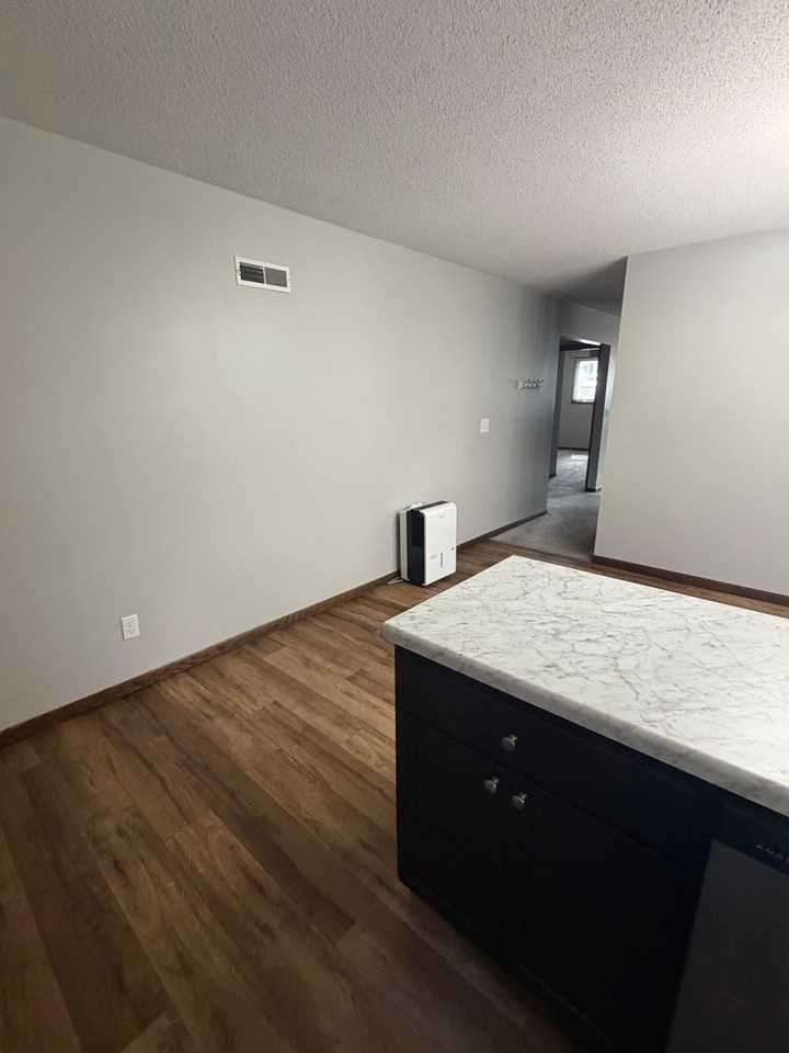 426 Commodore Dr #426 - Photo 5 of 15