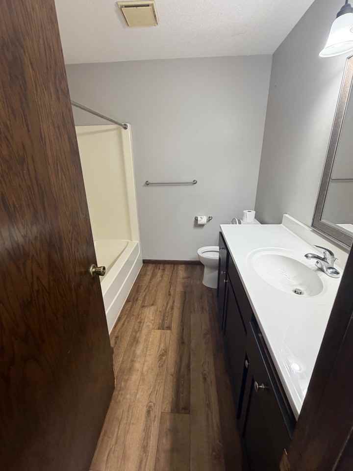 426 Commodore Dr #426 - Photo 7 of 15