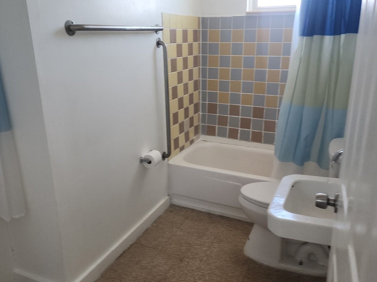 4422 N Clark Ave #NA - Photo 4 of 6