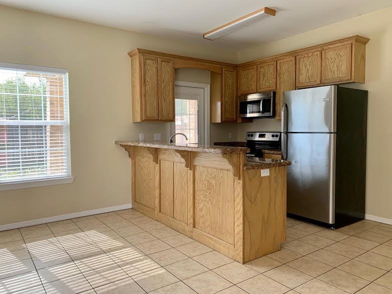 1515 Phoenix St #2 - Photo 3 of 8