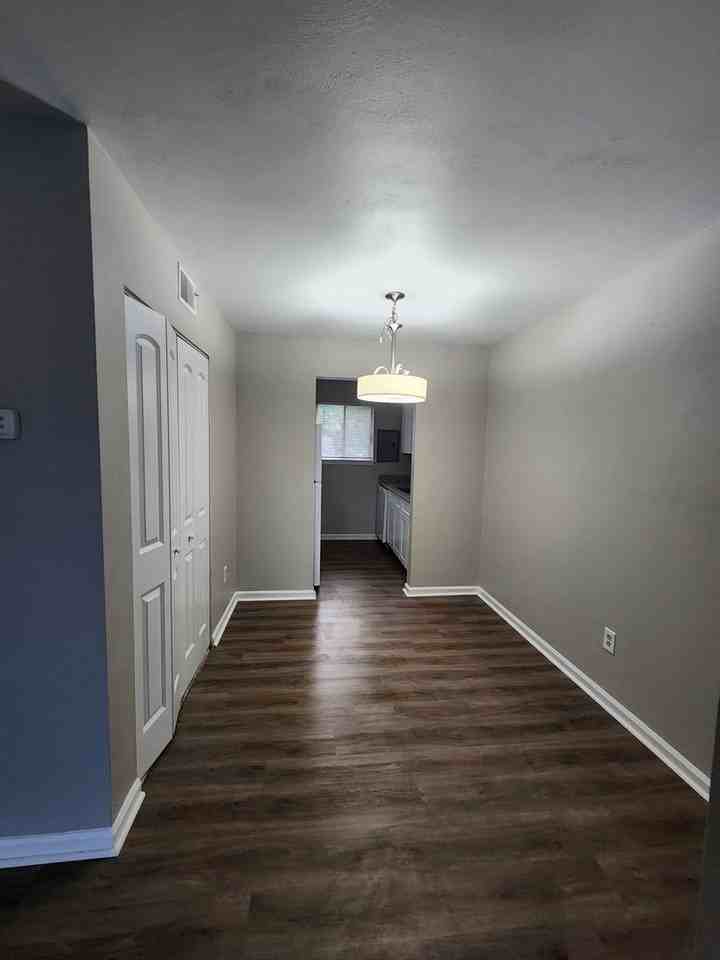 828 Spencer Ct - Photo 5 of 9