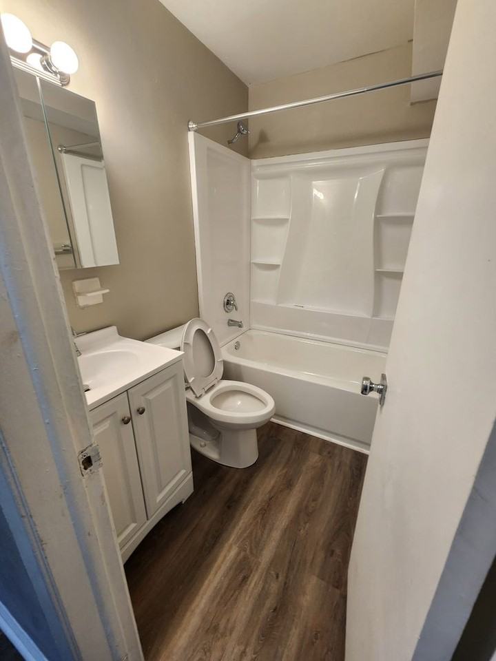 828 Spencer Ct - Photo 6 of 9