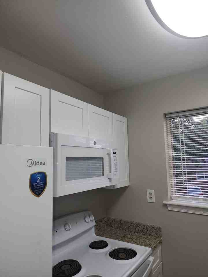 828 Spencer Ct - Photo 7 of 9