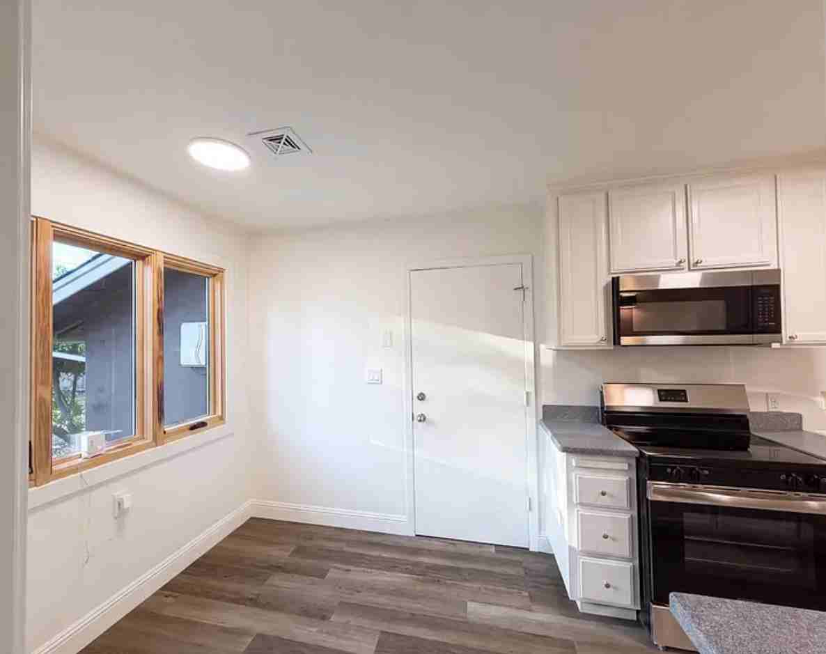 5351 Bonniemae Way - Photo 2 of 7