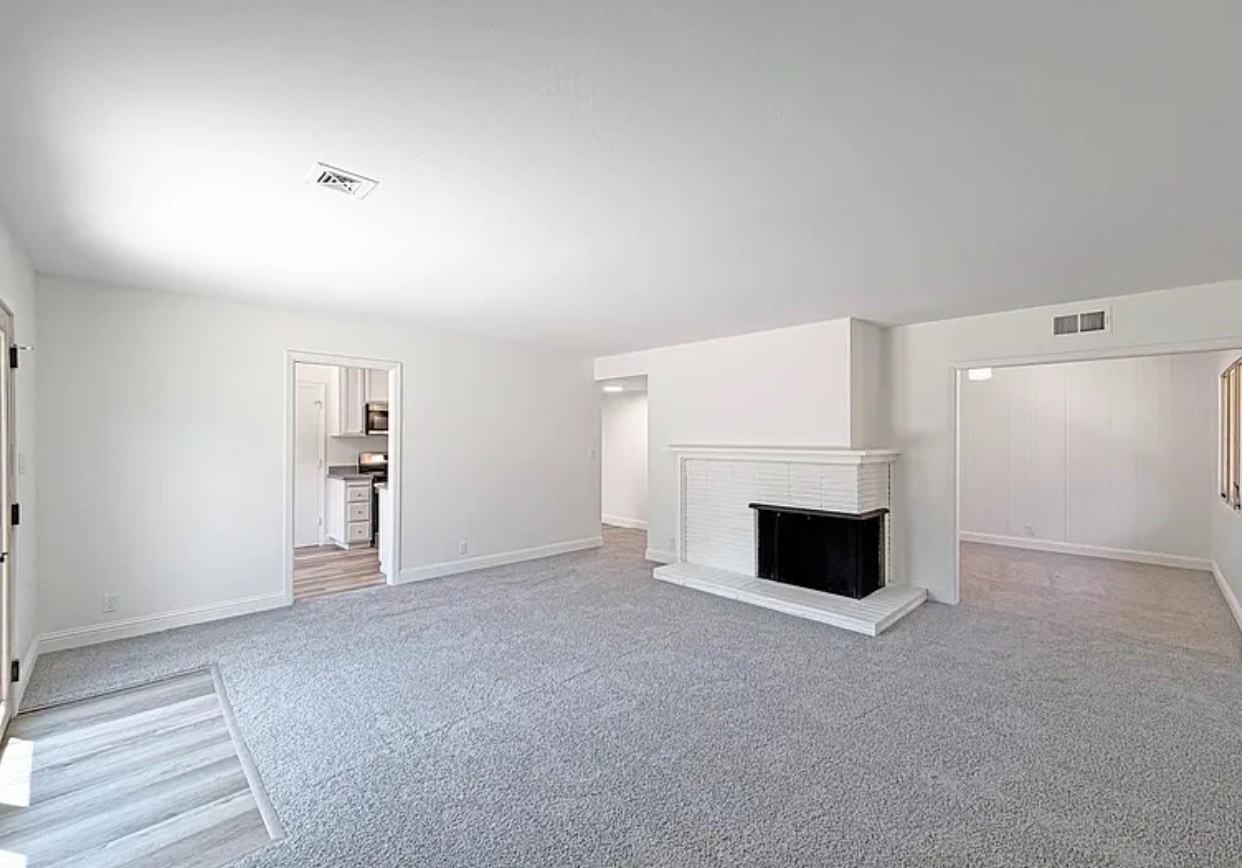 5351 Bonniemae Way - Photo 5 of 7