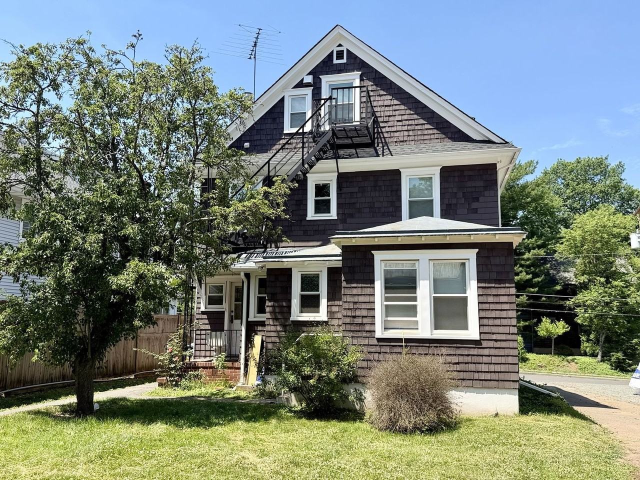 35 Linden Lane - Photo 2 of 17