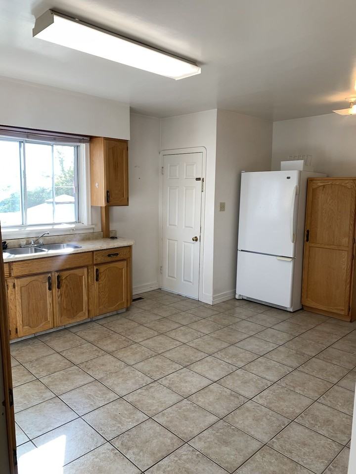 6600 128 Ave Nw - Photo 3 of 9