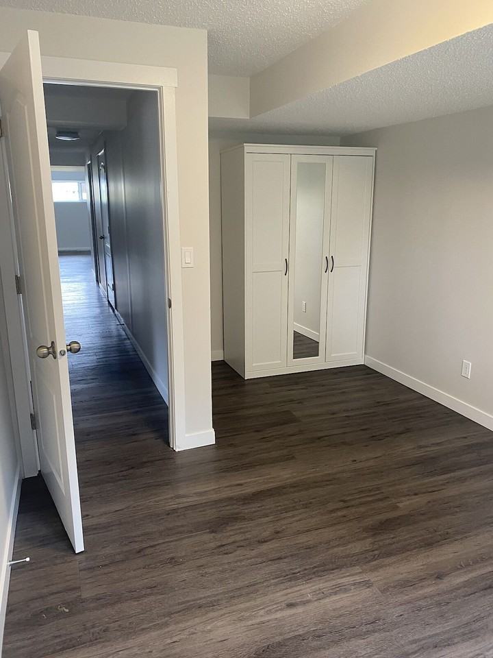 6316 34a Ave Nw - Photo 4 of 12