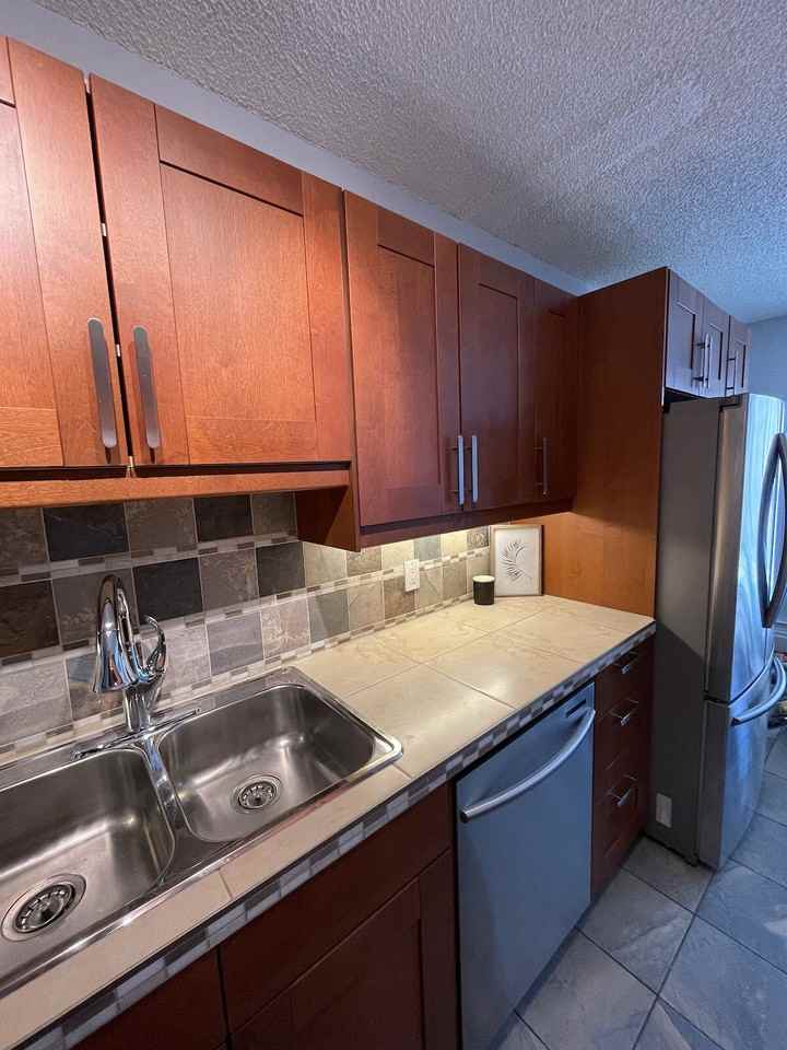 10155 114 St Nw - Photo 2 of 19