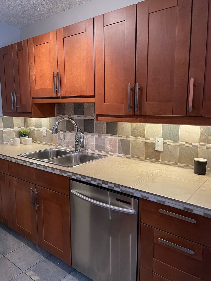 10155 114 St Nw - Photo 3 of 19
