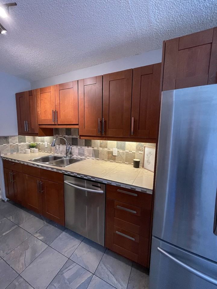 10155 114 St Nw - Photo 4 of 19