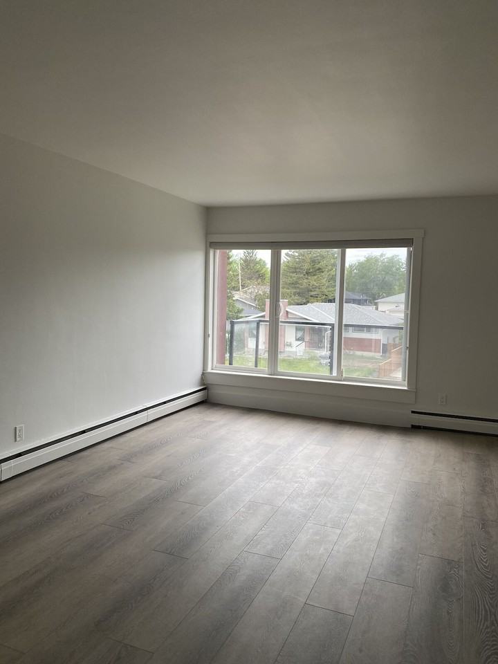 2712 - 2712 40 Street Southwest - Photo 5 of 19