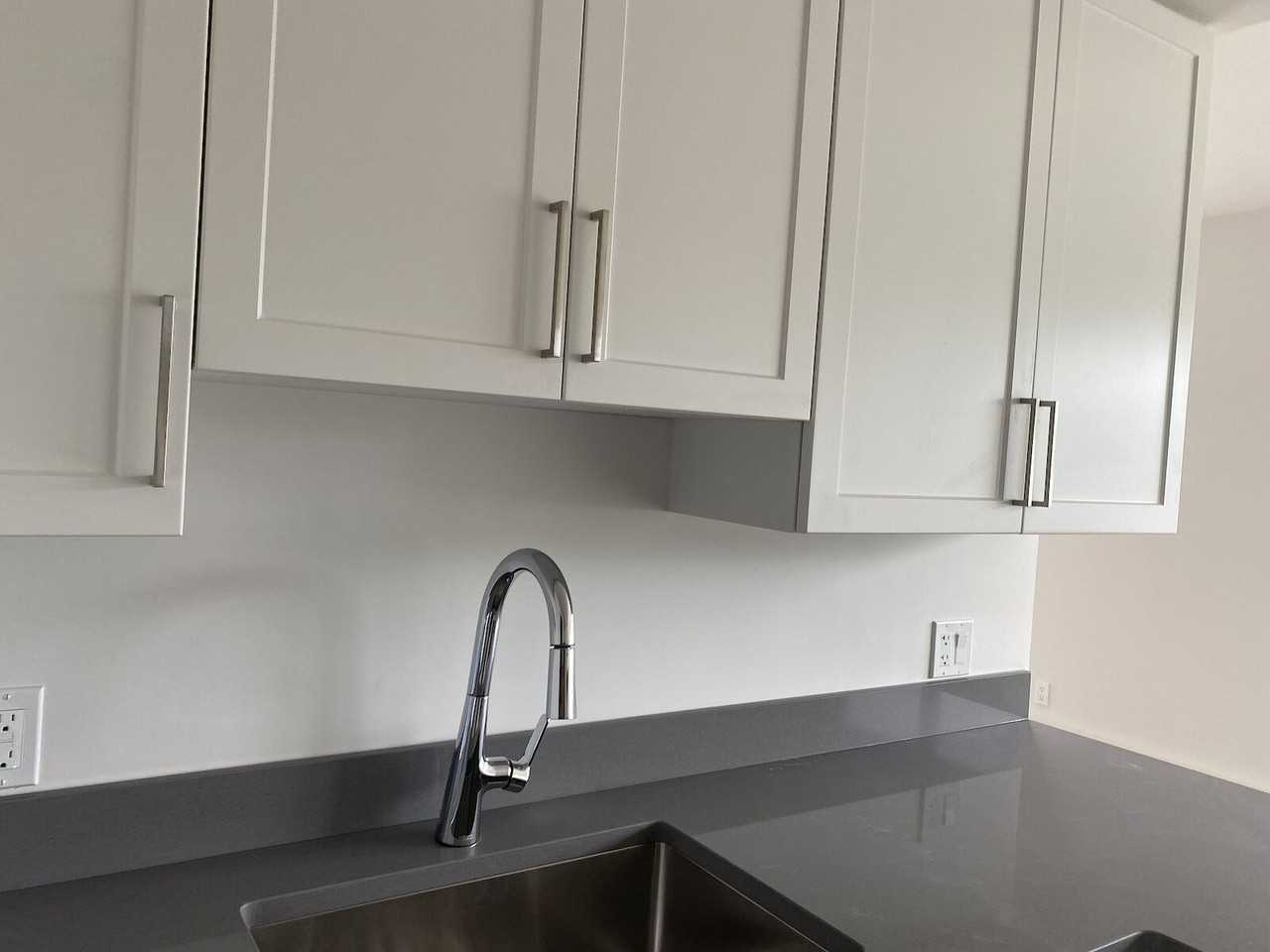 2712 - 2712 40 St Sw - Photo 3 of 16