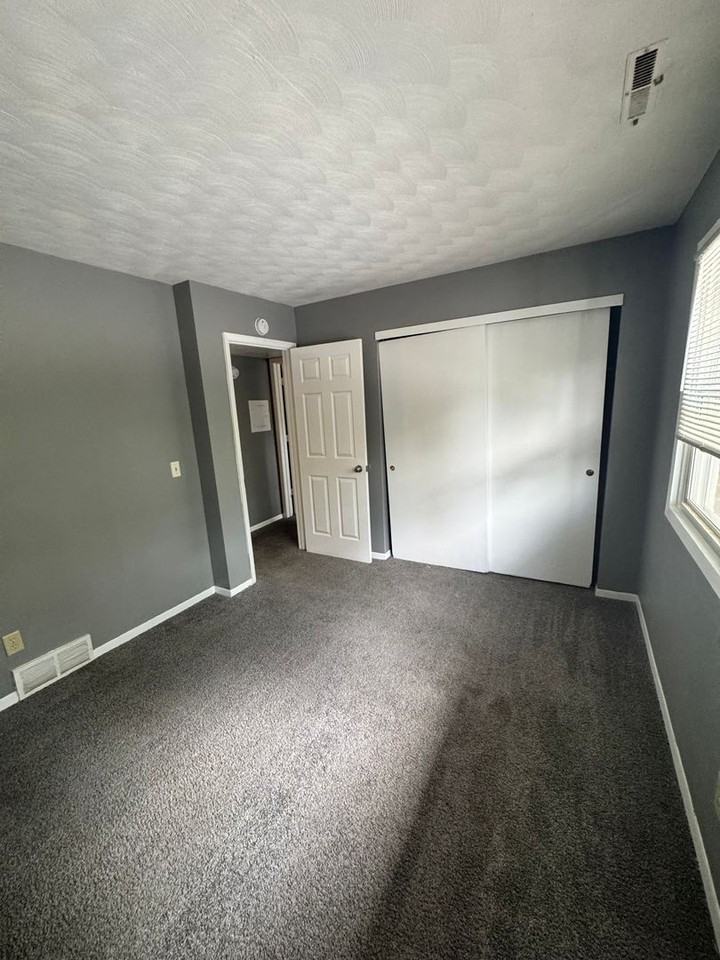 620 W 63rd - Photo 5 of 17