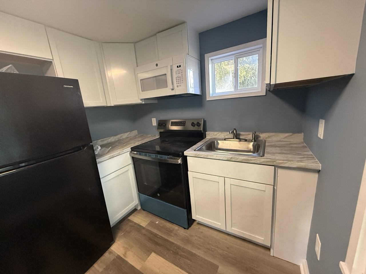 513 Stratford Ave #1 - Photo 3 of 15