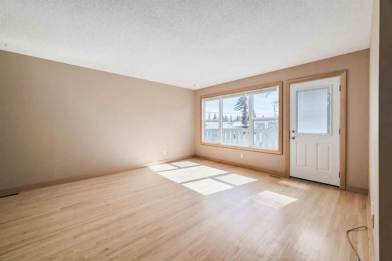 512 63 Ave Nw - Photo 2 of 8