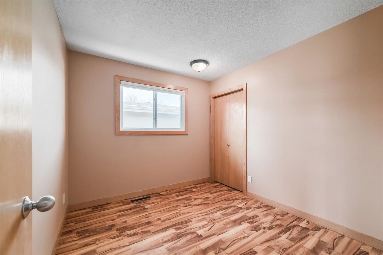 512 63 Ave Nw - Photo 5 of 8