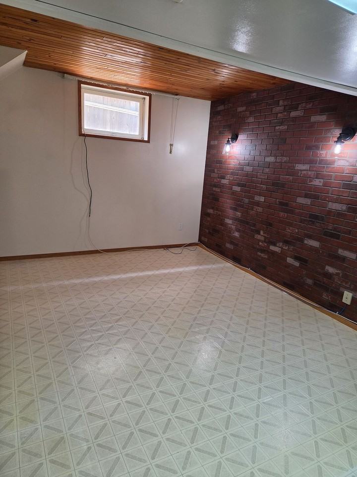 719 27 Ave Nw - Photo 2 of 9
