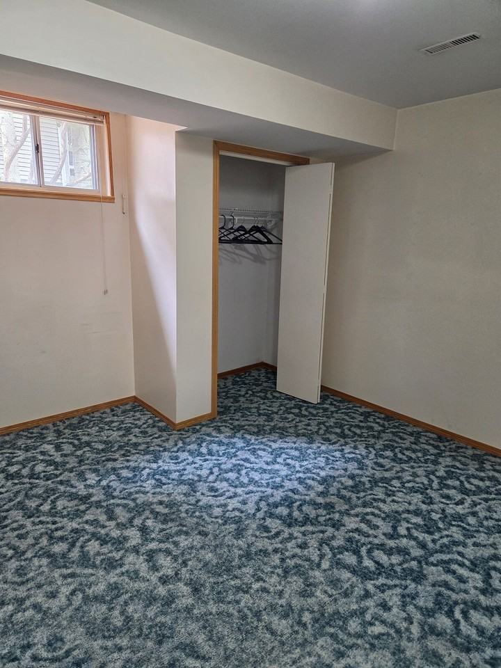 719 27 Ave Nw - Photo 4 of 9