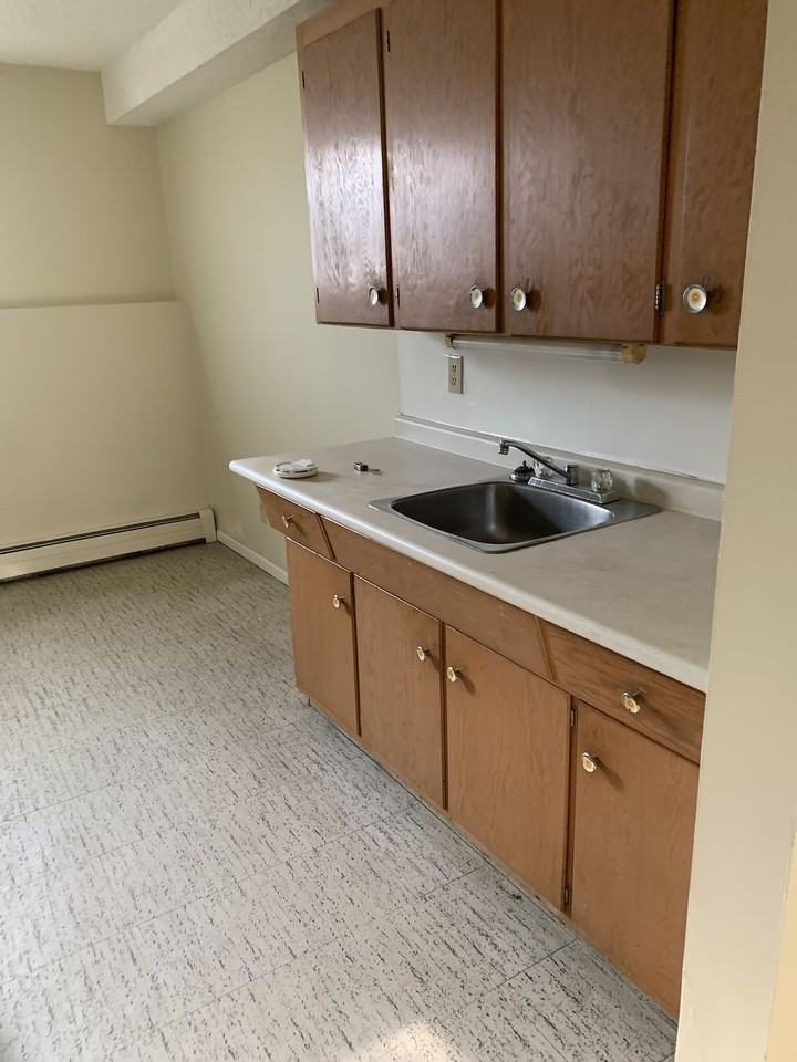 3608 77 St Nw - Photo 2 of 9
