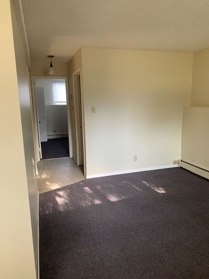 3608 77 St Nw - Photo 3 of 9