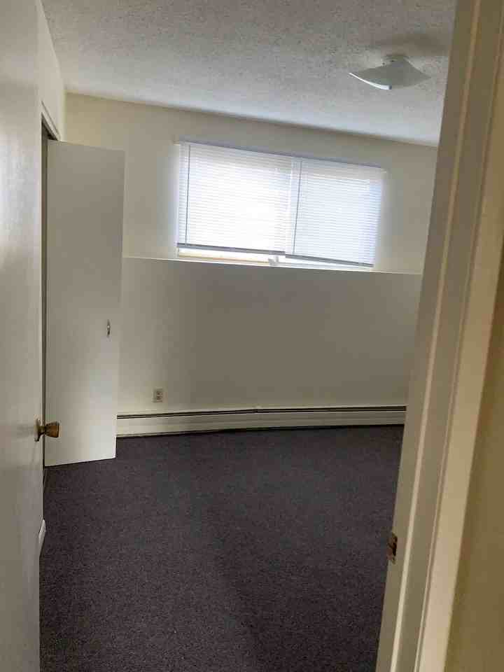 3608 77 St Nw - Photo 5 of 9