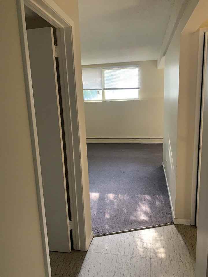 3608 77 St Nw - Photo 7 of 9